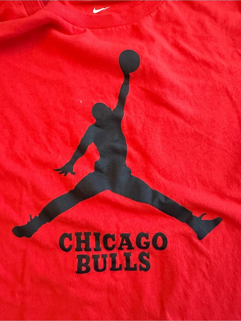 Nike Red Chicago Bulls Graphic Tee - Black Logo